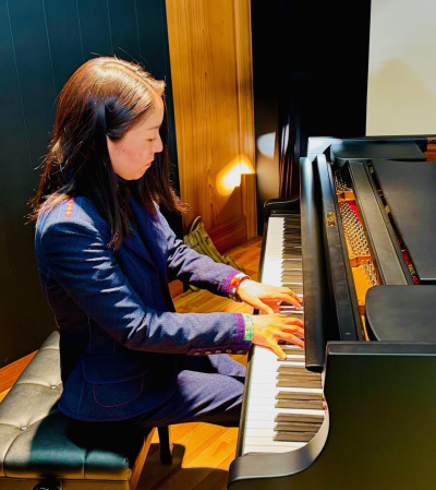 岡田麻友美（ジャズピアニスト）