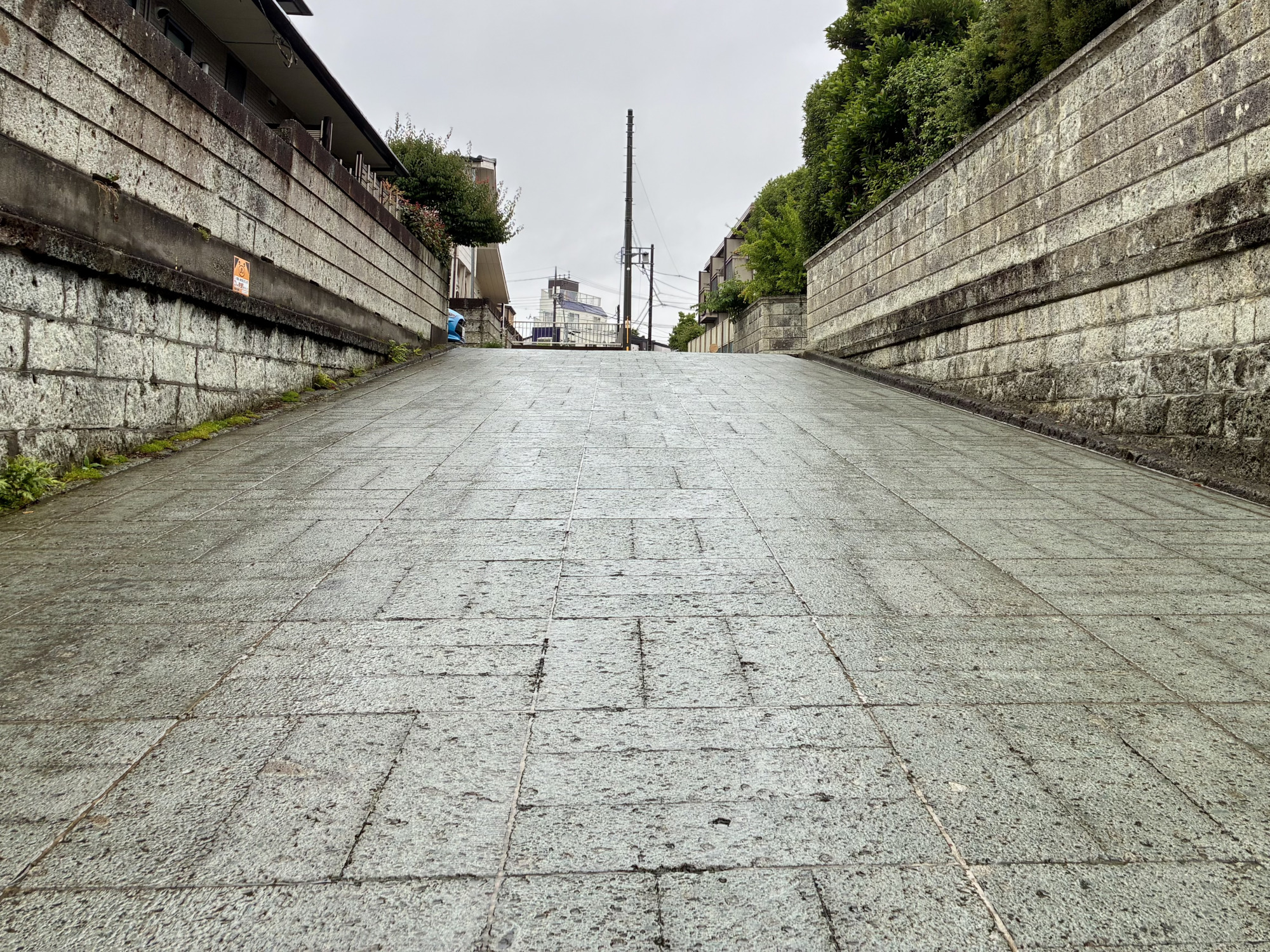街なかで出会う大谷石。宇都宮まち歩きで見つけた風景