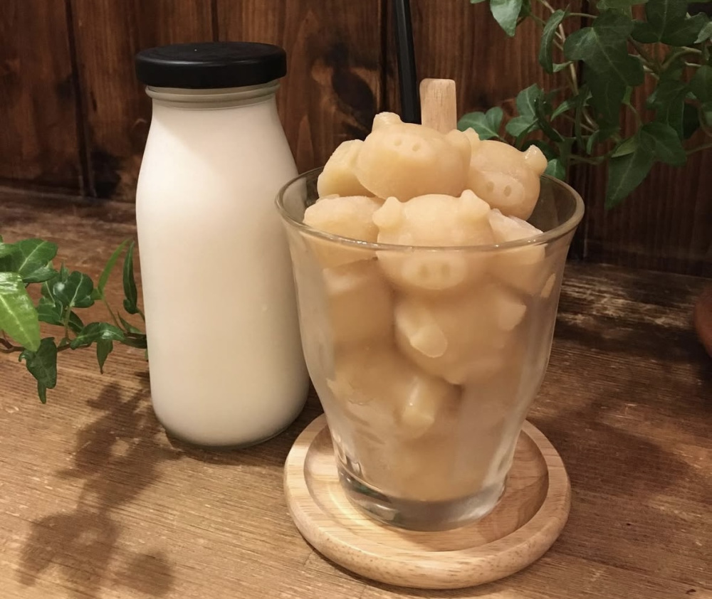 氷豚ミルク季節メニュー（バナナミルク）