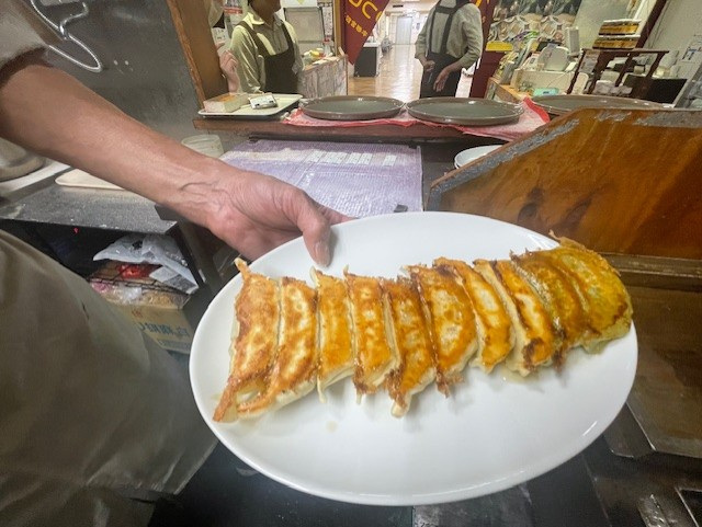 10店舗の餃子がひと皿に！