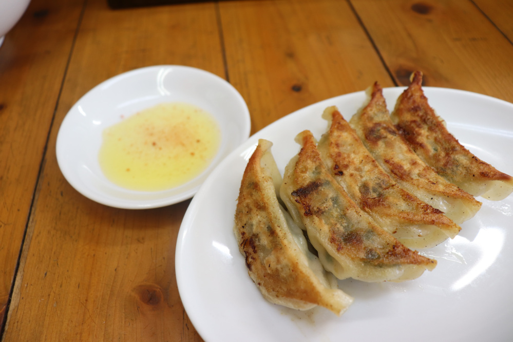 オリーブオイルと岩塩で食べるしそ餃子