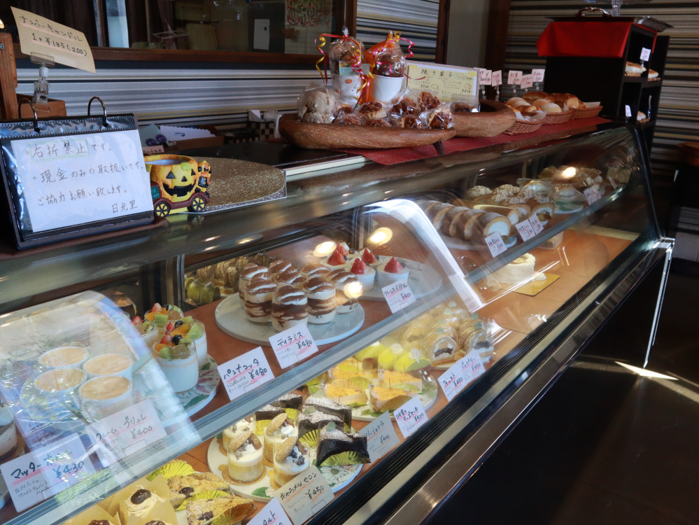 隣にあるケーキ屋さん