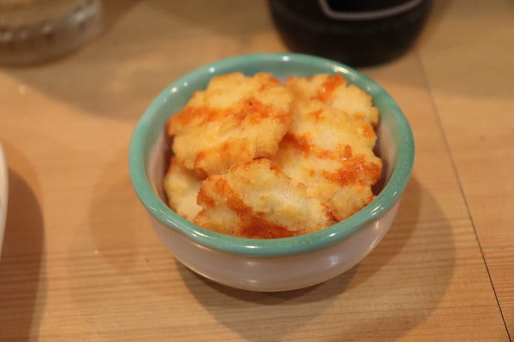 お店からのうに煎餅。ついついもう一杯