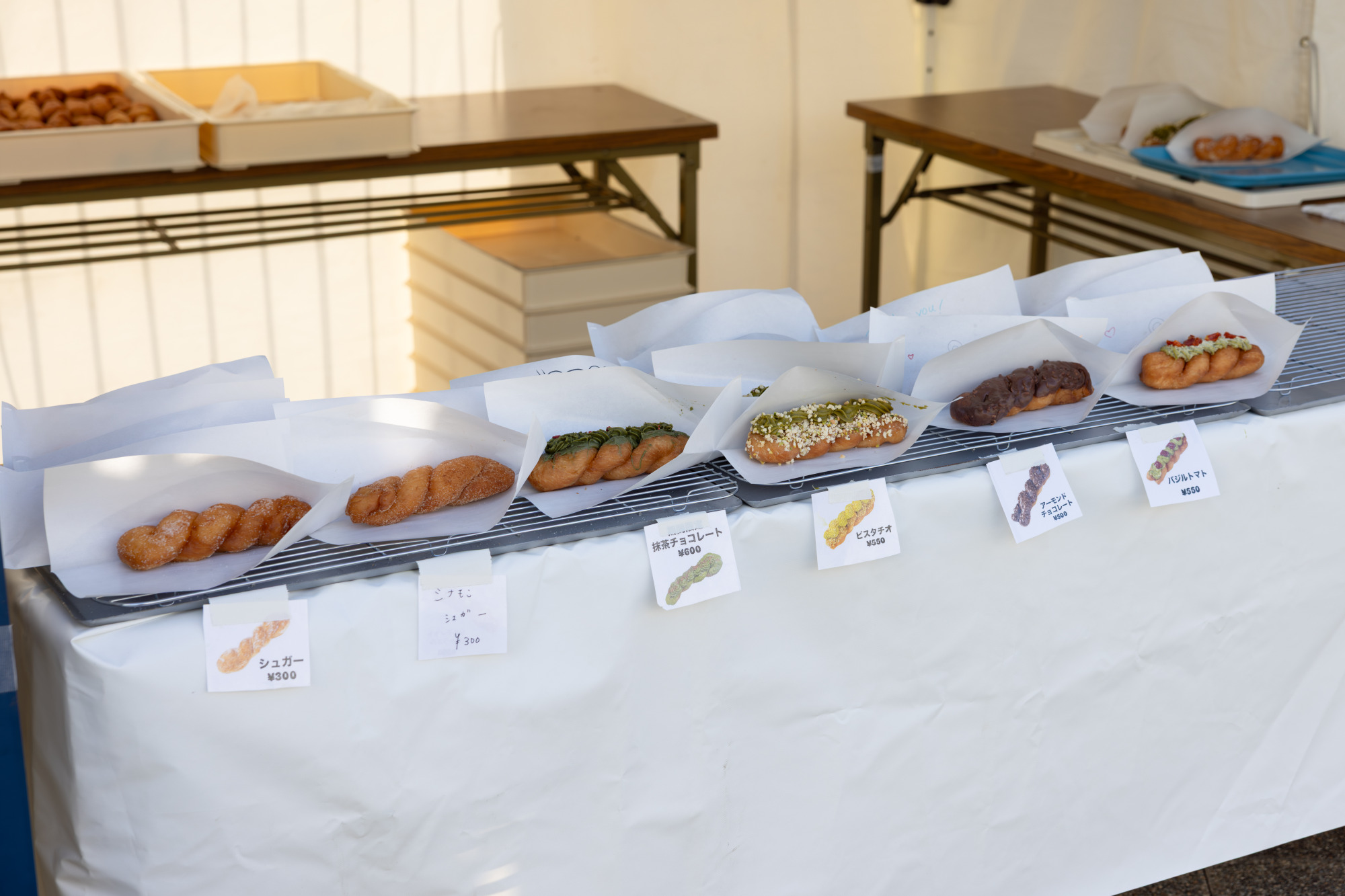 手持ちで気軽に食べられるメニューも!