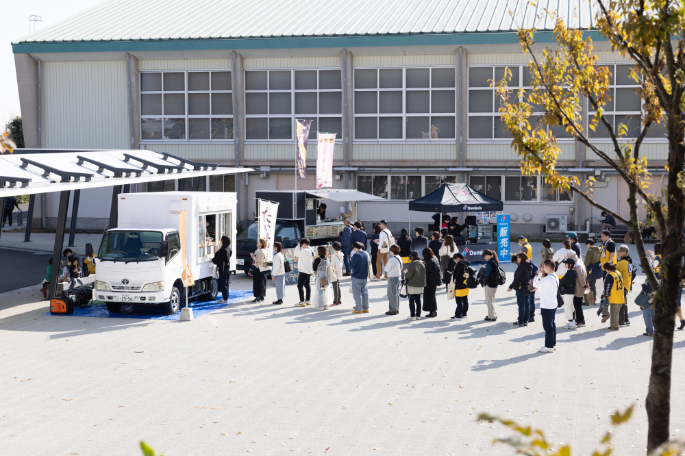 試合ごとにお店が変わるBRECKY marchéでは豊富なメニューがあって毎試合楽しめます！