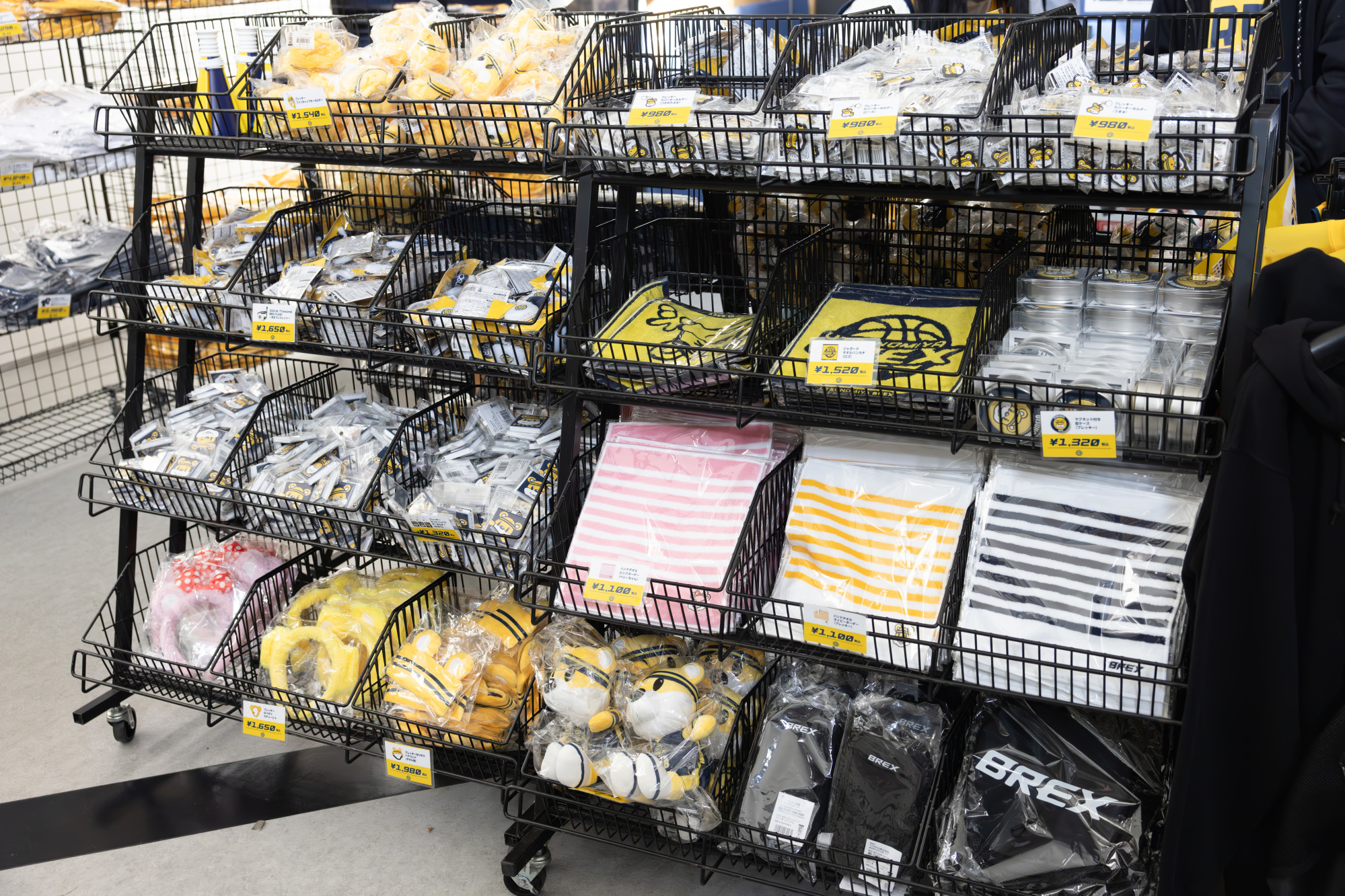 試合ごとに新しいグッズが発売されるとのことで、欲しいグッズは見かけた時にゲットするのが良さそうです!