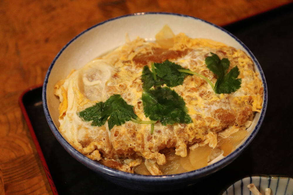 蕎麦屋の出汁の効いたかつ煮