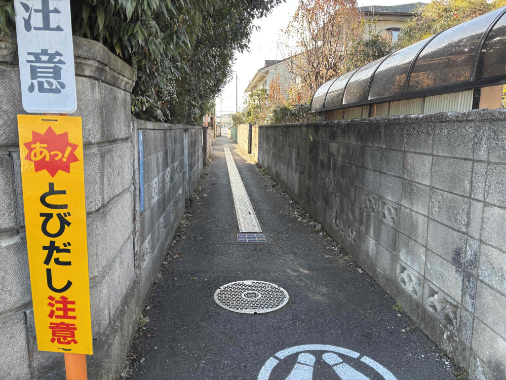 路地裏を入っていくと見えてきます！