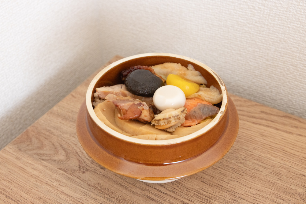 具沢山の釜めしが食欲をそそります!