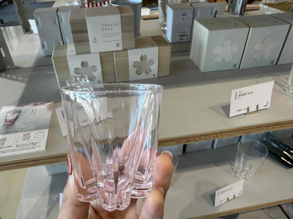 可愛らしい食器もたくさんあります