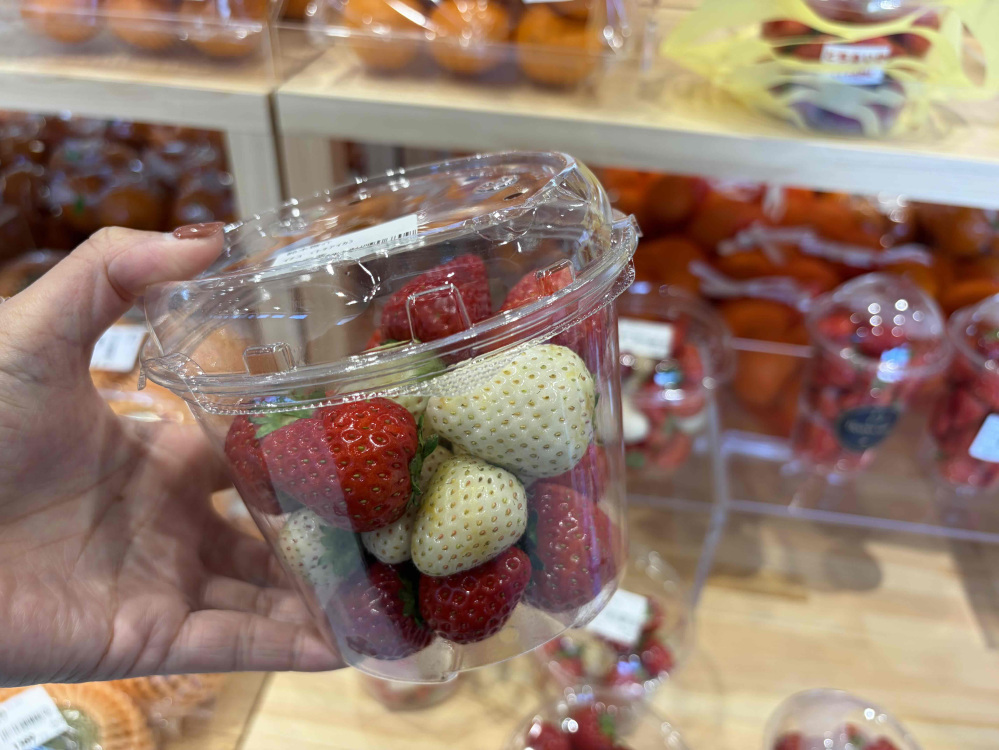 白いいちごもあるよ！