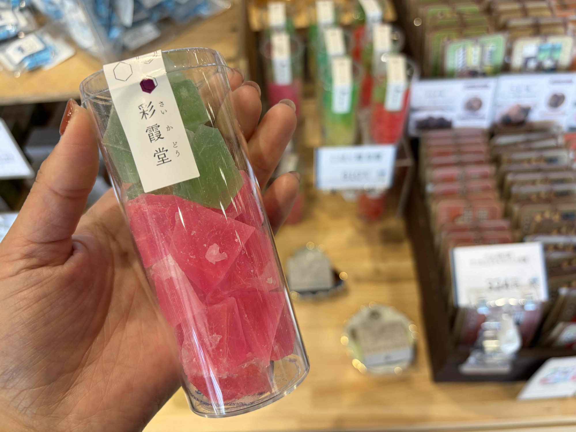 お土産にも喜ばれそうなお菓子もあります