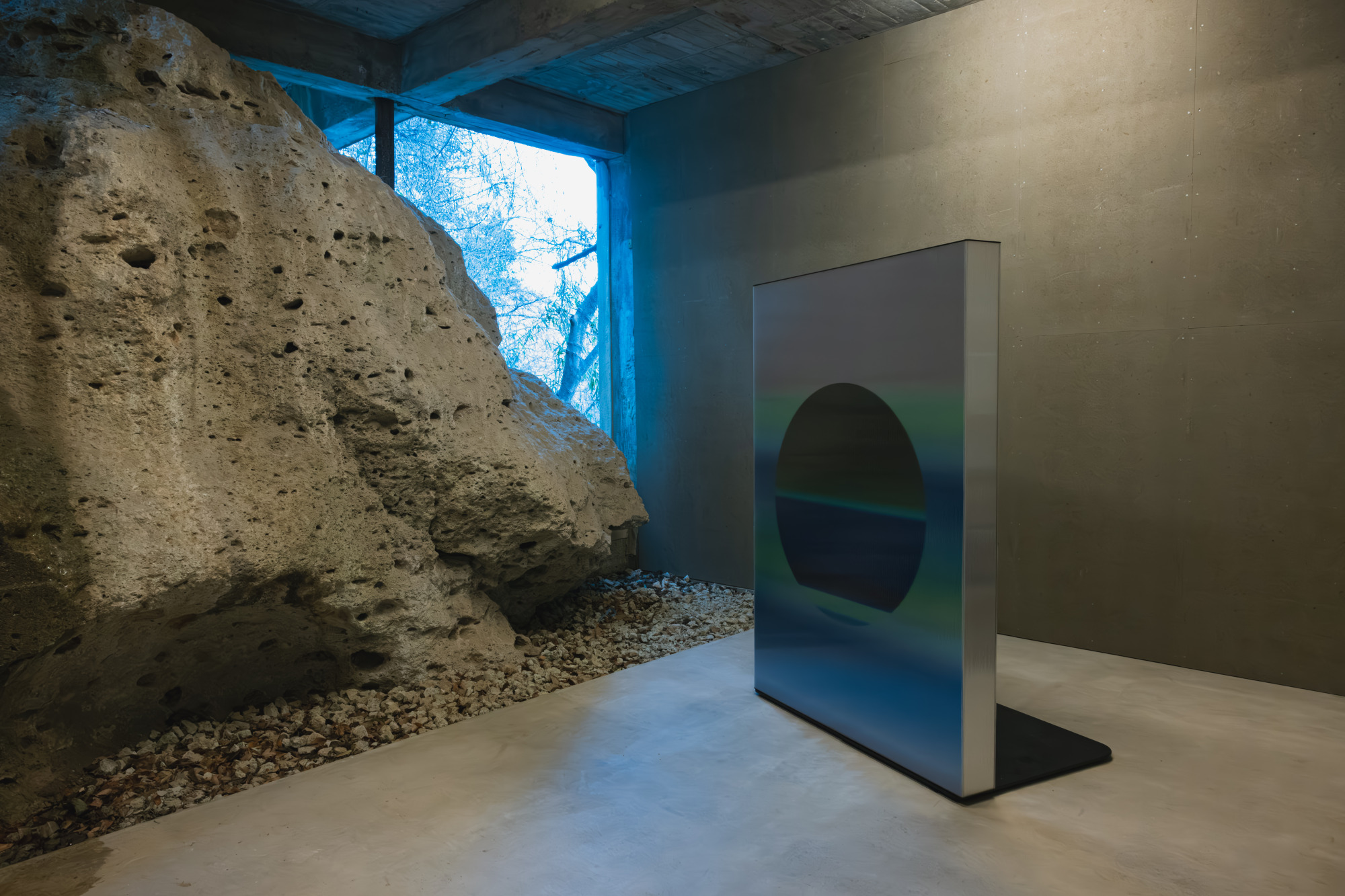 期間限定でYOSHIROTTENの代表作〈SUN〉も展示中
