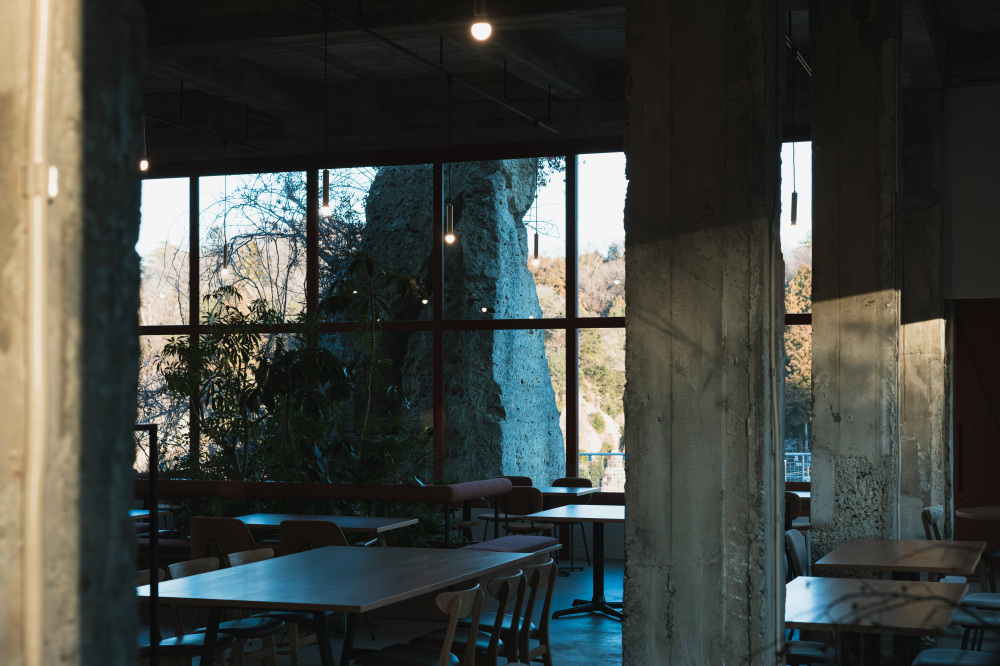 非常に大きな大谷石がアクセント