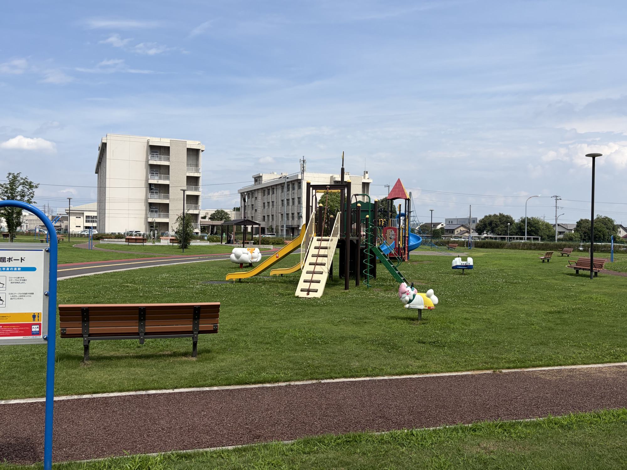 広々とした芝生広場