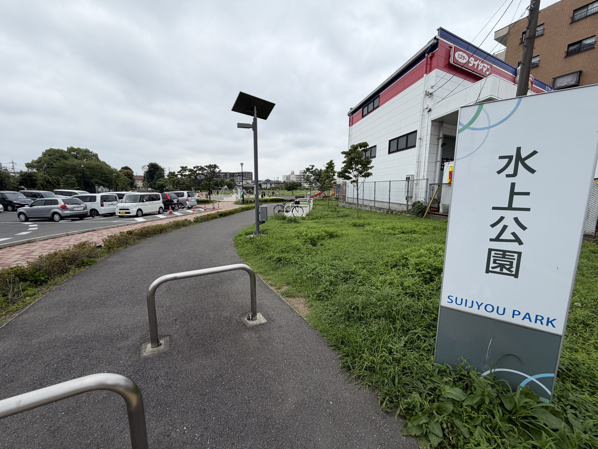 駐車場は少なめなので注意