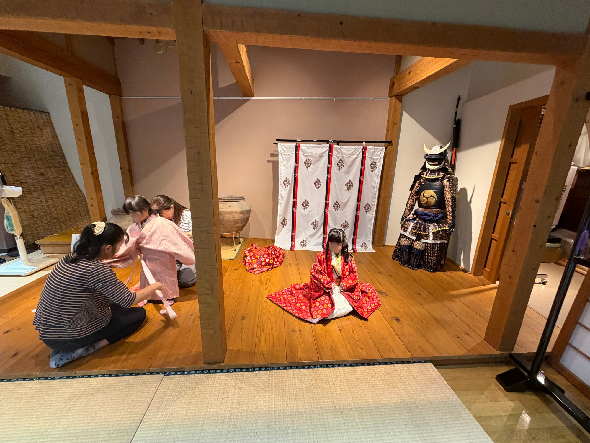 大人、子供複数人でも着付けできます（最大人数は施設にご確認ください）