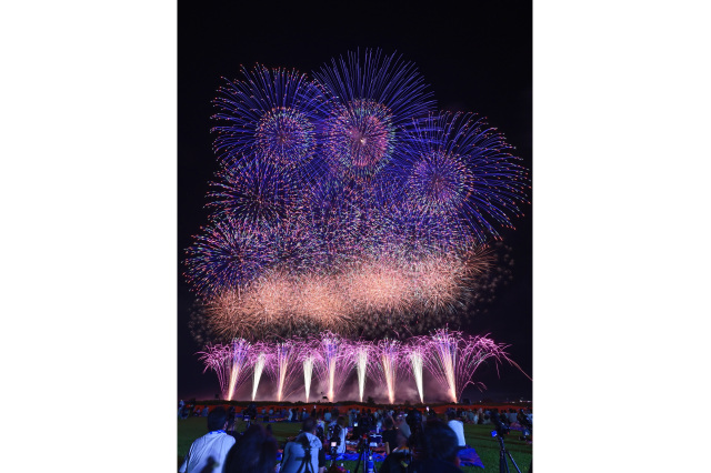 「夜空にあがる元気玉」