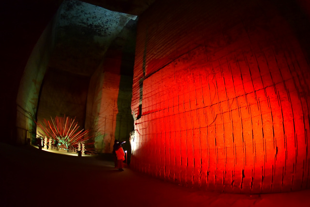 「石切り出し跡」