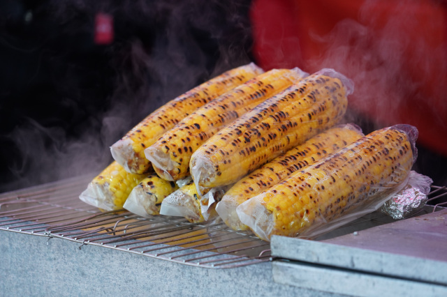 焼きとうもろこし