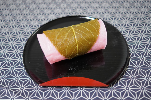 萬年堂の「桜餅」