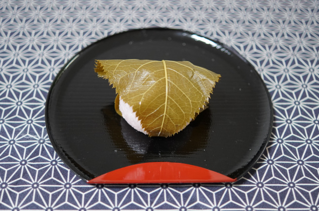 とらや弥生の「さくら餅」