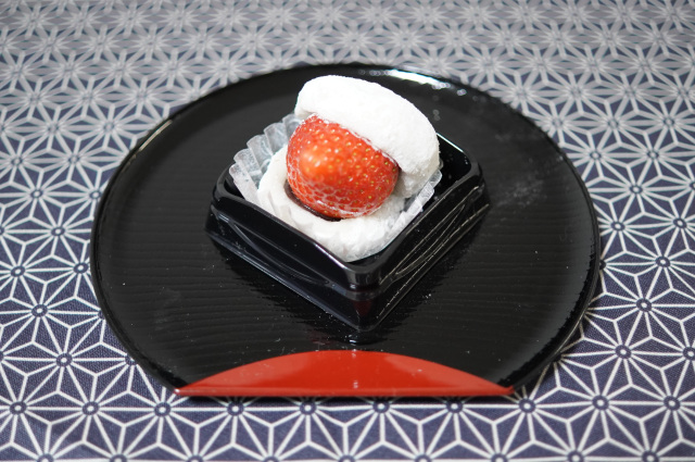 萬年堂の「いちご大福」