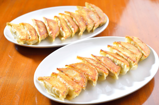 「宇都宮餃子®」の特徴は?市内おすすめ店やメニュー、食べ比べ情報も!
