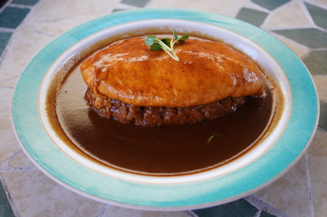 カフェテラス ライオンの「デミグラス オムライス」