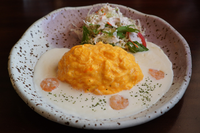 明治の赤煉瓦の「小海老のクリームソースオムライス」