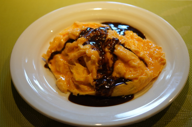 洋食ビストロオムマリスの「デミグラスソースオムライス」