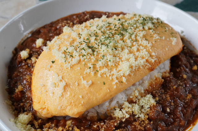 カフェテラス ライオンの「ミートソース オムライス」